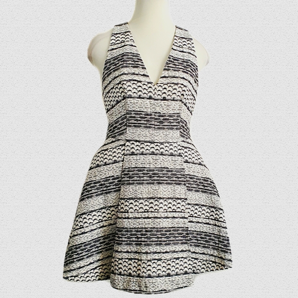 Forever New Size 12 Sleeveless Grey Ivory Jacquard V Neck Pleated Mini Dress - Picture 2 of 14